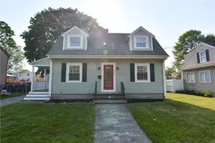 446 Newport Ave, Pawtucket, RI 02861 - Photo 1