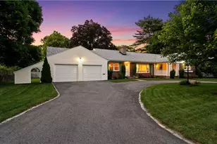 141 Weetamoe Dr, Warwick, RI 02888 - Photo 1