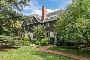 158 Narragansett Ave, Newport, RI 02840 - Photo 1