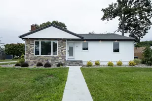 55 Brookfield Dr, Cranston, RI 02920 - Photo 1