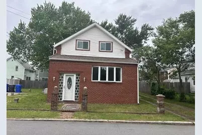 27 Monroe Avenue, East Providence, RI 02915 - Photo 1