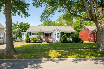 61 Richmond Street, Bristol, RI 02809 - Photo 1