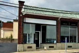 194 Hillside Ave, Pawtucket, RI 02860 - Photo 1