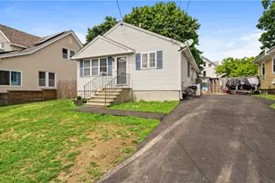 133 Oakdale Ave, Pawtucket, RI 02860 - Photo 1