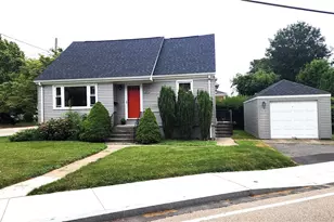 19 Hillside Ave, Newport, RI 02840 - Photo 1