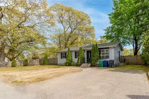 4 Ellsworth St, Warwick, RI 02886 - Photo 1