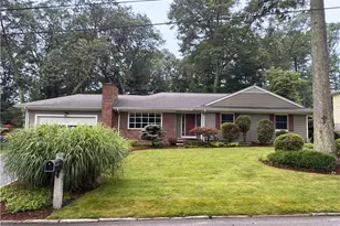 25 Maplecrest Dr, Smithfield, RI 02828 - Photo 1