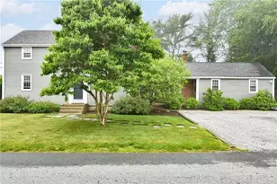 17 Melbourne Dr, Narragansett, RI 02882 - Photo 1