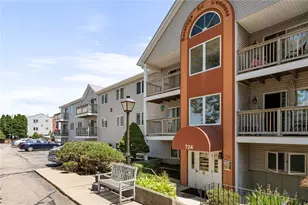 724 Beverage Hill Ave, Pawtucket, RI 02861 - Photo 1