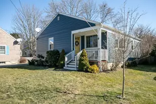 9 Hillside Ave, Newport, RI 02840 - Photo 1