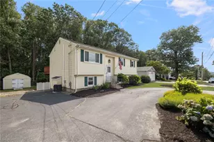 40 Rockcrest Dr, Cranston, RI 02920 - Photo 1