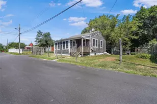 51 Pine St, Portsmouth, RI 02871 - Photo 1