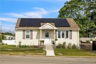 629 York Ave, Pawtucket, RI 02861 - Photo 1