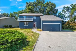 7 W Lakeview Dr, North Providence, RI 02904 - Photo 1