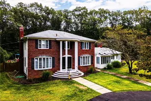 44 Heritage Dr, Warwick, RI 02818 - Photo 1