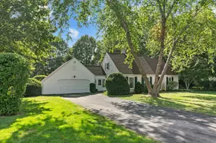 8 North Dr, Middletown, RI 02842 - Photo 1