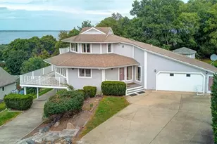 108 Horizon Dr, Tiverton, RI 02878 - Photo 1