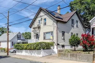 123 Yorkshire St, Providence, RI 02908 - Photo 1