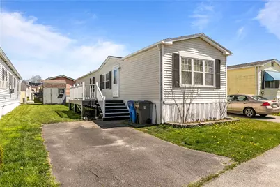 92 Bayview Parkway, Middletown, RI 02842 - Photo 1