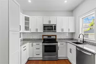 15 Bayview Ave, Newport, RI 02840 - Photo 1