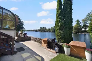 25 Beverly Cir, Smithfield, RI 02828 - Photo 1