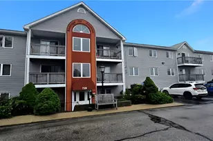 728 Beverage Hill Ave, Pawtucket, RI 02861 - Photo 1