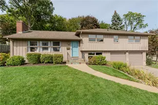 22 Whitewood Dr, Cranston, RI 02920 - Photo 1