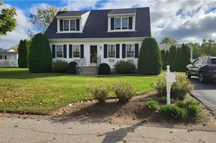 27 Hamlet Ct, Bristol, RI 02809 - Photo 1