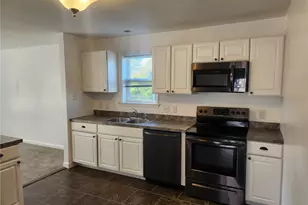 81 Bayview Ave, Bristol, RI 02809 - Photo 1