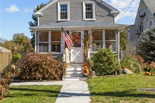 342 Warwick Neck Ave, Warwick, RI 02889 - Photo 1