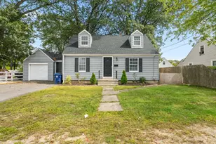 40 Buttonwoods Ave, Warwick, RI 02886 - Photo 1