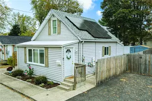 126 Uncas St, Warwick, RI 02889 - Photo 1