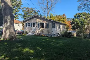 80 Hollywood Ave, Warwick, RI 02888 - Photo 1