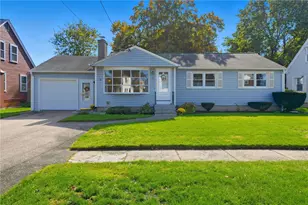 32 Omaha Blvd, Warwick, RI 02889 - Photo 1