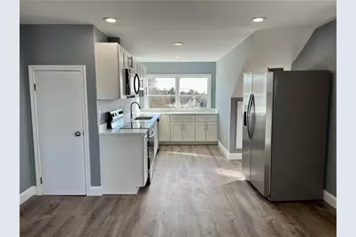 190 East Main Road #3, Middletown, RI 02842 - Photo 1