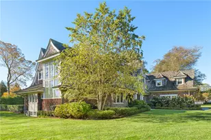 10 Ocean Lawn Ln, Newport, RI 02840 - Photo 1