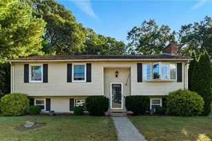 37 Carriage Rd, Cranston, RI 02920 - Photo 1