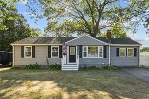 21 Lake Dr, North Kingstown, RI 02852 - Photo 1