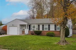 110 Crest Dr, Pawtucket, RI 02861 - Photo 1