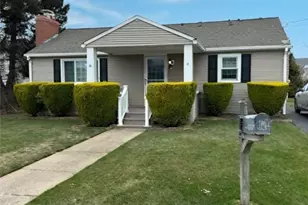 6 Redwood Dr, Narragansett, RI 02882 - Photo 1