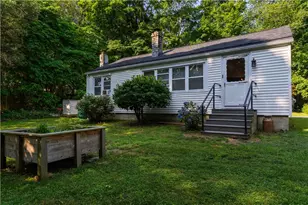 16 Smith St, Bristol, RI 02890 - Photo 1