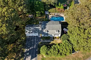 39 Secluded Dr, South Kingstown, RI 02879 - Photo 1