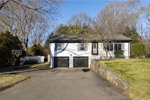 32 Rolling Acres Dr, Cumberland, RI 02864 - Photo 1