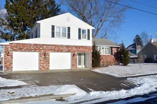 11 Hollow Ridge Rd, East Providence, RI 02916 - Photo 1