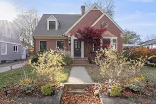 642 Pleasant Valley Pkwy, Providence, RI 02908 - Photo 1