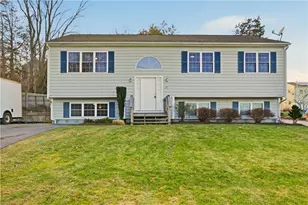 37 Thayer St, Bristol, RI 02809 - Photo 1