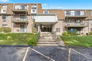 752 Quaker Ln, Warwick, RI 02818 - Photo 1