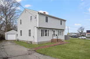 4 Halsey Ave, Middletown, RI 02842 - Photo 1