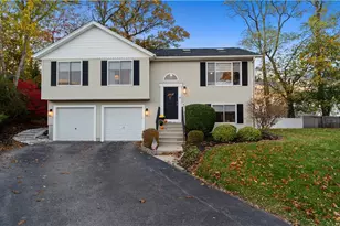 27 Great Oak Dr, Warwick, RI 02886 - Photo 1