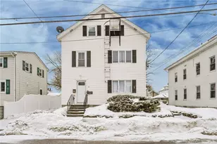 35 Laurel St, Pawtucket, RI 02860 - Photo 1